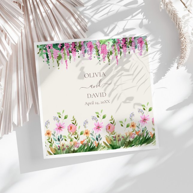 Boho Vilda Blommor och Akacia Bröllopsservetter Pappersservett (Boho Wildflowers and Acacia Wedding Napkins on a sunny white table.)