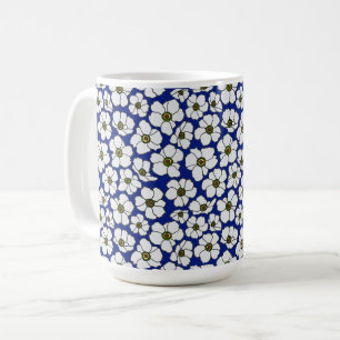 Boho vilda blommor på blå bakgrund kaffemugg