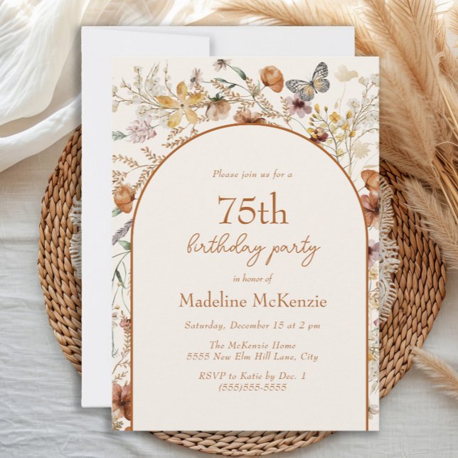 Boho vilda blommor valv 75-årsdag inbjudningar (Boho floral and butterfly 75th birthday invitation)