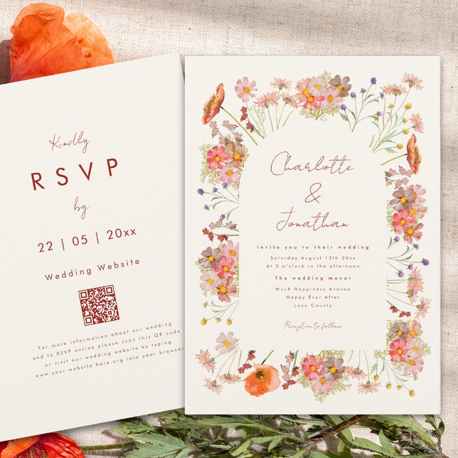 Boho Vildblomma Bröllop QR-kod Inbjudningar (Boho wildflower arch fall wedding invitation orange beige brown and burnt orange)