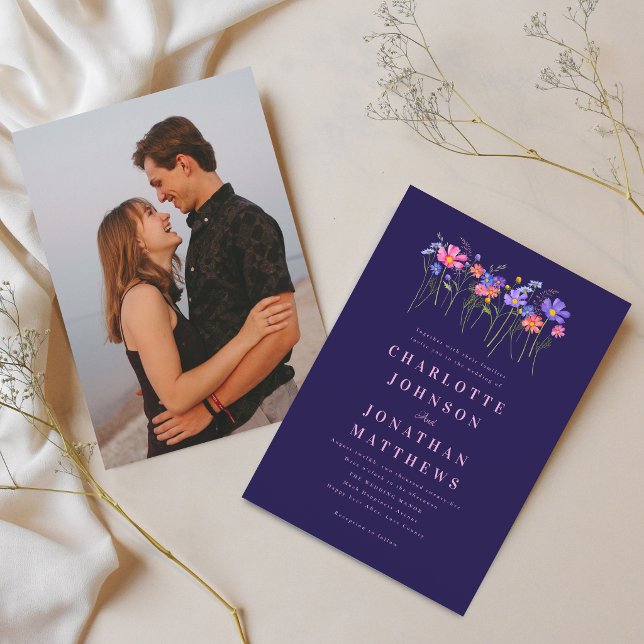 Boho Vildblomma Marinblå Rosa Foto Bröllop Inbjudningar (Elegant wildflower vibrant blue pink watercolor floral navy blue wedding photo invitation)