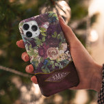 Boho Watercolor Blommönster - Burgundy Monogram<br><div class="desc">Elegant,  maximalistiskt blommönster med vattenfärg på en burgomgrund © 2020 Helgdag Hearts Designs. Lägg bara till initialerna för att slutföra designen. © 2021 Helgdag Hearts Design</div>