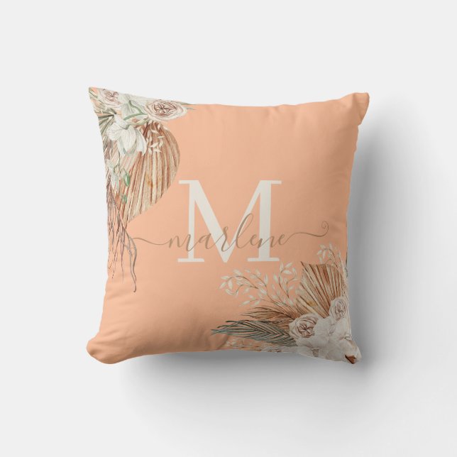 Boho Watercolor Bouquet Monogrammerad Peach Fuzz  Kudde (Framsida)