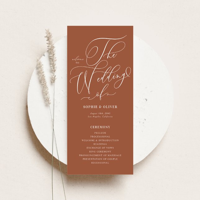 Boho Whimsical Kalligrafi Terrakotta Bröllop Program (Customizable wedding programs featuring whimsical calligraphy and terracotta background.)