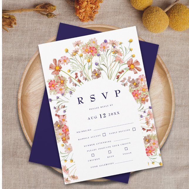Boho Wildblomman Navy Blue and White Bröllop OSA Kort (Boho fall rustic wildflower floral arch navy blue and white wedding RSVP card Watercolor flowers)