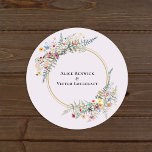 Boho Wildblomme Lavender Bröllop kuvert Seals Runt Klistermärke<br><div class="desc">Denna boho-lavender-bröllop-kuvertförsegling är en elegant arrangemang av klassisk guld-geometriskt ramar som är förskönad med ömtålig boho-blommigt-buketter och -stjälkar. Med en palett av tidlös dammig lila lavender-bakgrunder med enkel klassisk svart typografi och vitaktiga färgade vilda blommor, skapande en underbar och polerad romantisk känsla. Genom att samordna stilar med avslappnad minimalistiskt till...</div>