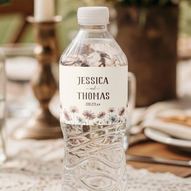 Boho Wildblommor på Cream Simple Bröllop Vattenflaskor Etikett (Skapare uppladdad)