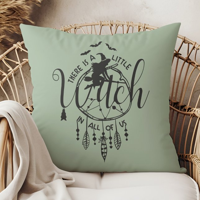 Boho Witch Vibes Tote - Lilla Witch i oss Kudde (Boho Witch Vibes – Little Witch in All of Us Throw Pillow in a boho rattan armchair.)