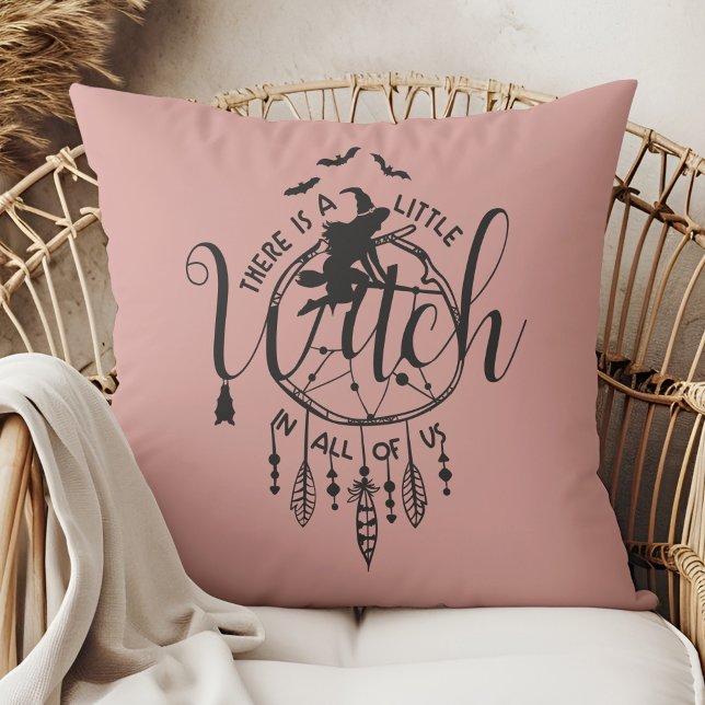 Boho Witch Vibes Tote - Lilla Witch i oss Kudde (Boho Witch Vibes – Little Witch in All of Us Throw Pillow in a boho rattan armchair.)