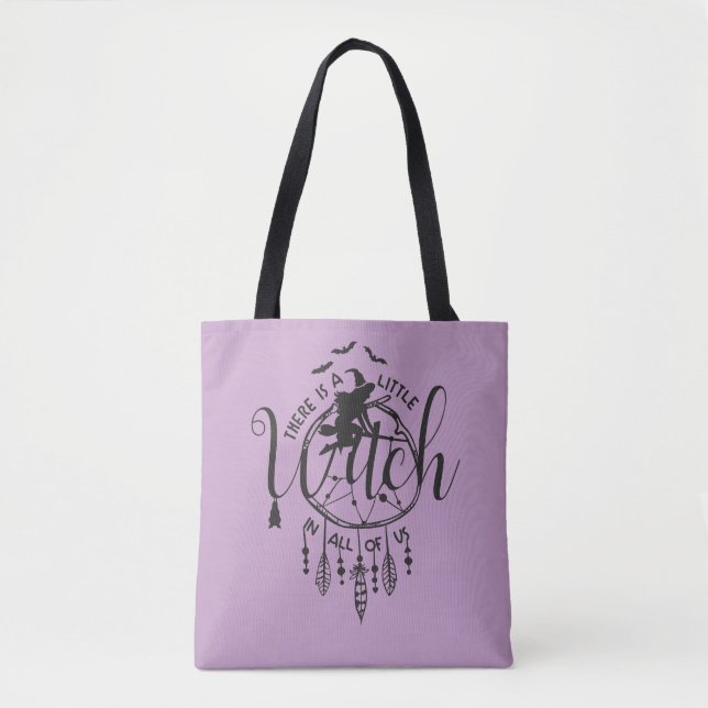 Boho Witch Vibes Tote - Lilla Witch i oss Tygkasse (Framsida)