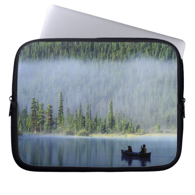 Bojor som fiskar på Waterfowl Sjö, Banff National Laptop Sleeve (Framsidan)