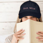 Bok Älskare "Bok-person" är en broiderad Twill Cap Broderad Keps<br><div class="desc">Att kalla alla bok-nerver - den här är till dig! ・ Ett bekvämt kryss med förböjd räkning ・ Justerbar trasa-remsa och förslutning av brassglidlås ・ Ostrukturerad, lågprofilsdesign för att passa perfekten ・ stolt visning för kärlek att läsa i stil Oavsett om du är tät med din senaste litterära besatthet eller...</div>