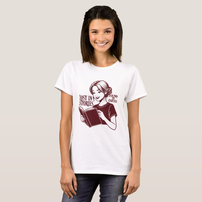 Bok & Kaffe Kvinna T-Shirt – Mysig Läsning (Hel framsida)