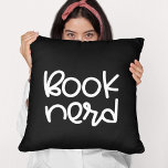Bok nerd kudde<br><div class="desc">Bok Nerd: En söt design för bok älskare och levande läsare. Anpassadet färg.</div>