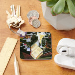 Bok, Pipe och glasögon, Juan Gris, Vintage Cubism Nyckelring<br><div class="desc">Bok, Pipe och glasögon (1915) av Juan Gris är en vintage abstrakt cubist bra Art-målning. Fortfarande ett liv med en mängd vanliga hushållsartiklar för en eftermiddag av fritid. Om konstnären: José Victoriano González-Pérez (1887-1927) var en spansk målare och skulptor vars verk är nära kopplade till uppkomsten av den innovativa konstnärliga...</div>