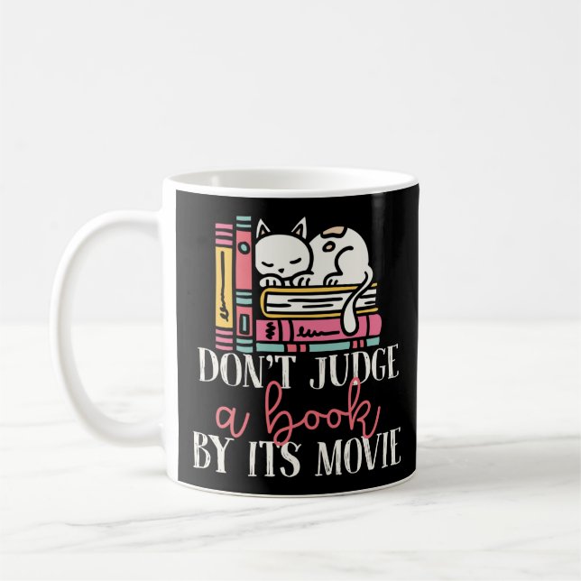 Bok Reading dömer inte A Bok efter sin filmkatt Kaffemugg (Vänster)