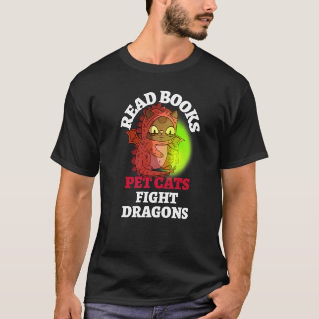 Bokar Cat Fight Dragons Bookish Magic Dragon Readi T Shirt (Framsida)