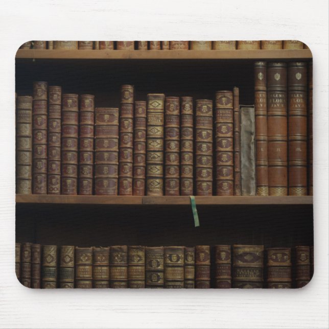 bokar omfattar bokfodral i bibliotek musmatta (Framsidan)