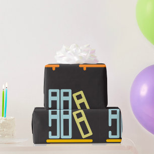 Bokar på en hylla presentpapper