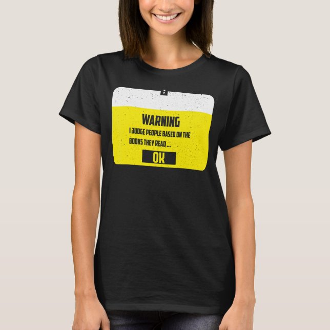 Bokar Varning Jag dömer människor utifrån bokar T Shirt (Framsida)