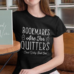 Bokmärken är till för Quitters Personlig Bok Klubb T Shirt<br><div class="desc">Den här snygga nonsens designen för bok älskare, bokmaskar, författare, författare, bok klubbens vänner eller levande läsare har det roliga citatet "Bokmärken är för kvarter" med två små illustrationer av bok. Anpassa med en rad anpassningsbar nedanför: perfekt för bok klubb namn, bokarkiv eller evenemanget namn. Ge en vän till klubben...</div>