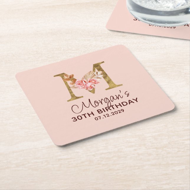 Bokstav M Guldmonogram Rosa Rosor Underlägg Papper Kvadrat (Vinklad)