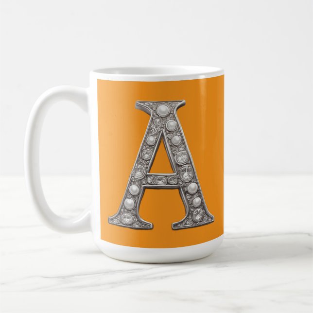 Bokstaven A med juveler på gul bakgrund Kaffemugg (Vänster)