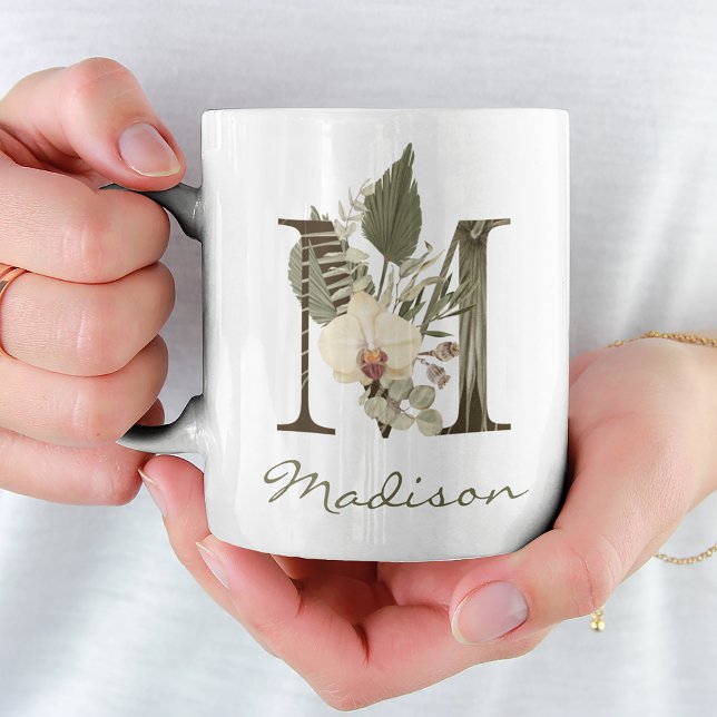 Bokstaven M Boho Blommig Orkidé Grönska Eget Namn Kaffemugg (This mug has your name on it, literally! Enjoy the lovely floral orchid design and make it yours.)