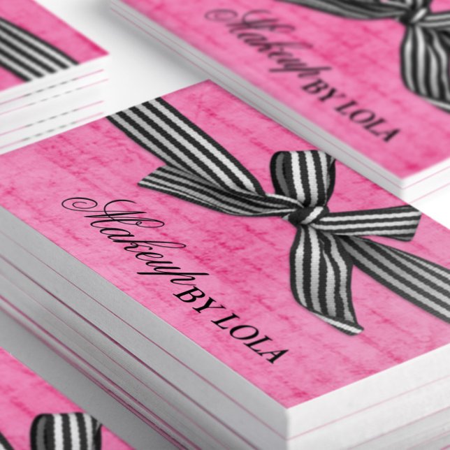 Bold Black and White Ribbon på Shock rosa Visitkort (Closeup of Stacked Bold Black and White Striped Ribbon on Hot Pink Business Cards-Front)