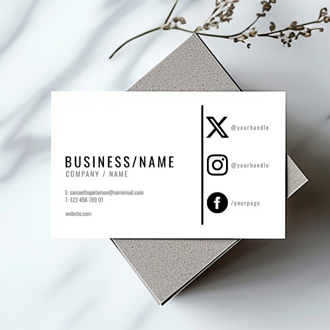 Bold Black and white social-medieikoner Visitkort (White business card with black bold name, details and social media icons)