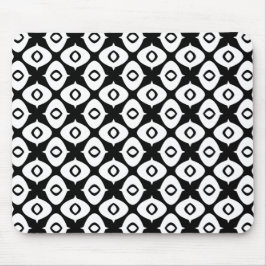 Bold Black and White Symmetrical Arabesque Pattern Musmatta