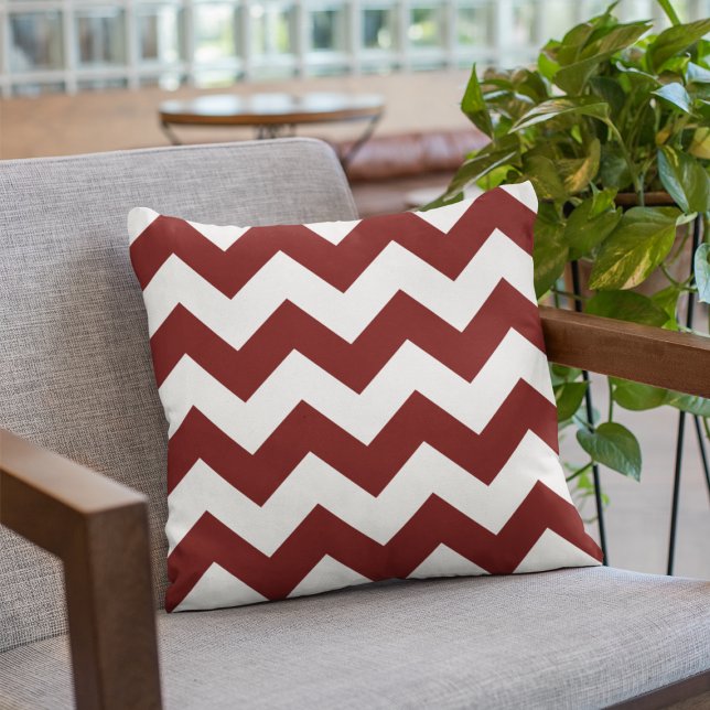 Bold Burgundy Chevron Mönster Kudde (Skapare uppladdad)