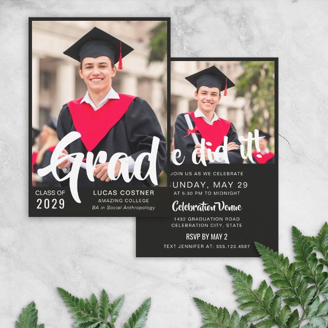 Bold Custom Graduation Announcement & Party Invite Inbjudningar (Skapare uppladdad)