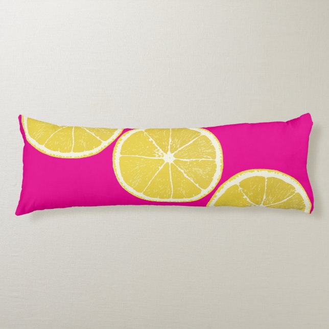 Bold Lemon Slice on Pink Body Pillow Kroppskudde (Framsidan)