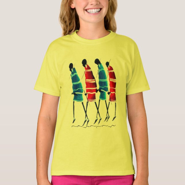Bold Maasai artistry meets Parisian street style T Shirt (Framsida)