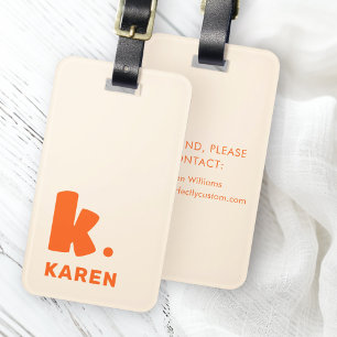Bold monogram initial och namn orange bagagebricka