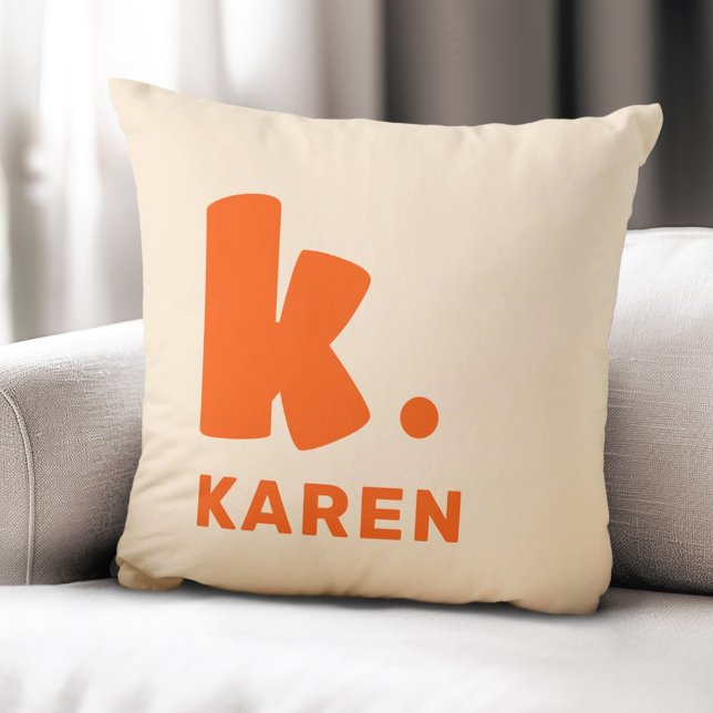 Bold monogram initial och namn orange kudde (Bold monogram initial and name orange throw pillow)