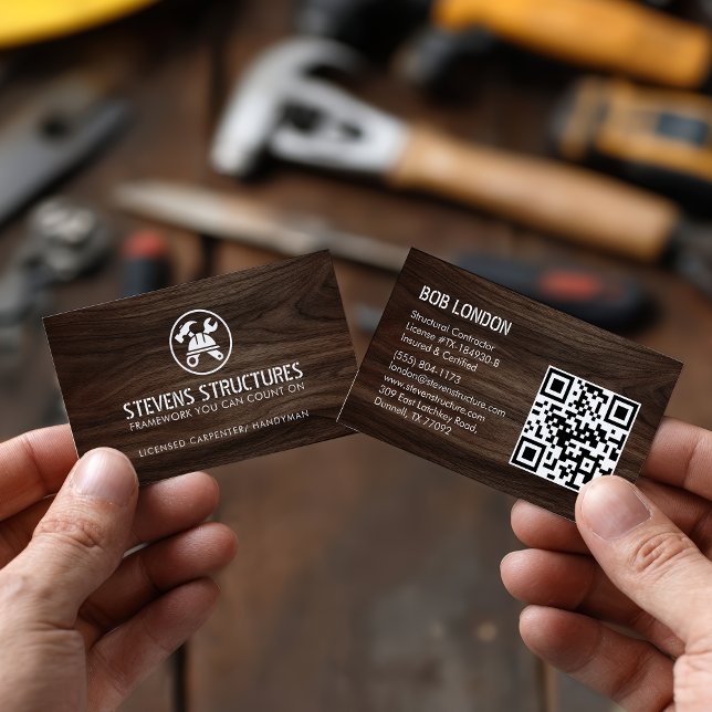 Bold Mörk Wood Construction QR-kodentreprenör Visitkort (Bold Dark Wood Construction QR Code Contractor Business Card)
