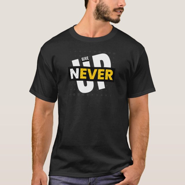 🔥 Bold Motivational Men’s Tee – NEVER GIVE UP (Framsida)