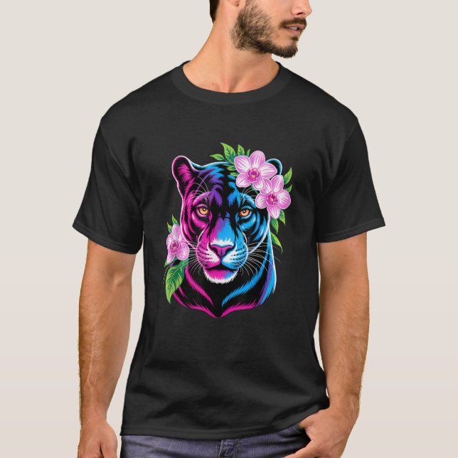 Bold Panther with Pink Flowers  T Shirt (Framsida)