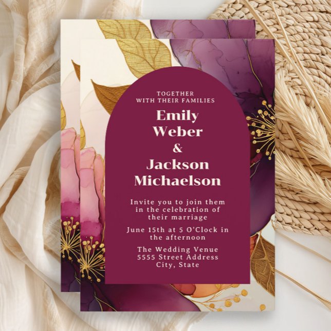 Bold Plum Guld Blommigt Arch Bröllop Inbjudningar (Plum, burgundy, gold  floral arch-shaped wedding invitation)