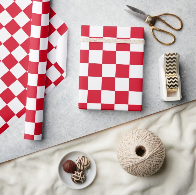 Bold Red and White Checkerboard Presentpapper (Hantverk)