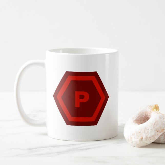 Bold Red Single Letter Monogram in Hexagons Kaffemugg (Med munk)
