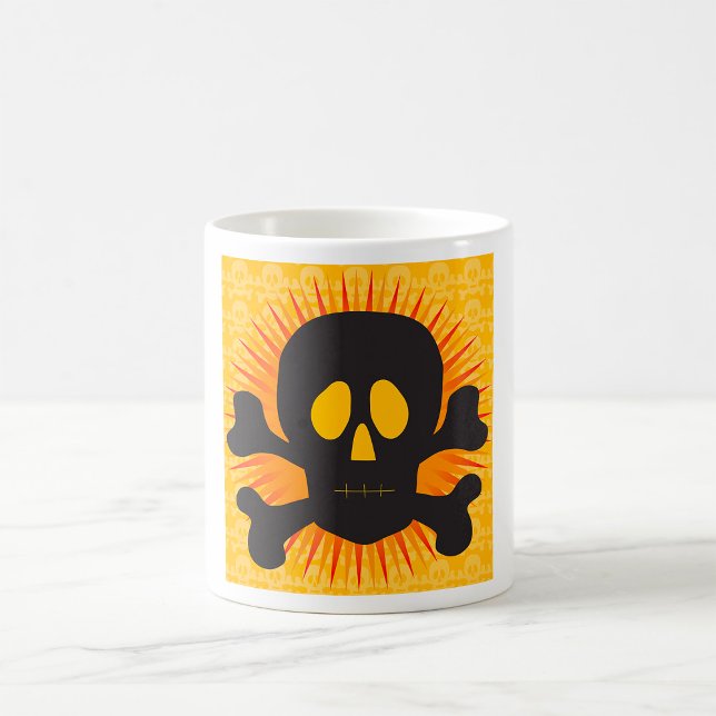 Bold Skull and Crossbones with Orange Burst Kaffemugg (Skapare uppladdad)