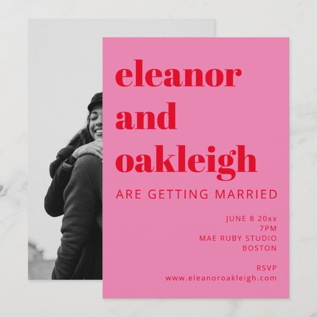 Bold Typografi Bright Rosa Red Photo Bröllop Inbjudningar (Fram/baksida)