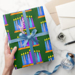 Bold Whimsical Hanukkah Menorah Candles på Grönt Presentpapper<br><div class="desc">En lekfull, modern, konstgjord illustration av funky, lekfull, boho mönster-ljus i en menorah hjälper dig att tränga in i Hanukkahs helgdag. Blåljus med färglöst faux foil mönster täcker över en rik, djup grönt bakgrund. Känn julhelgens värme och glädje när du användor den här häpnadsväckande, färglösa Hanukkah papper. Matchningskort, kuvert, klistermärken,...</div>