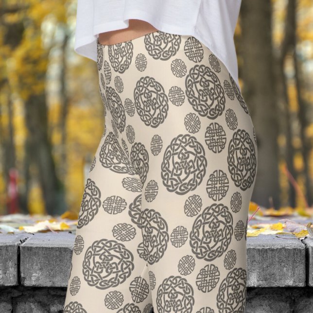Bold White Linin and Black Circular Tribal Mönster Leggings (Bold White Linin and Black Circular Tribal Pattern Leggings)