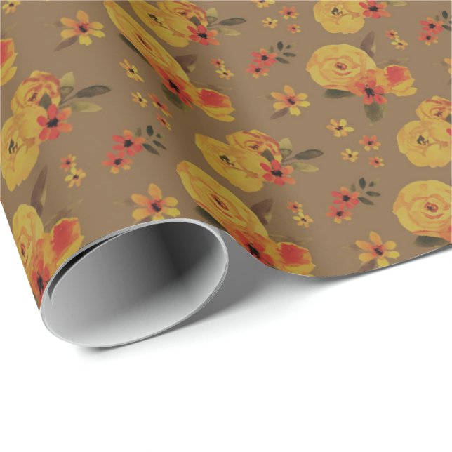 Bold Yellow Roses and Fall Florals on Brown Presentpapper (Rullad Hörn)