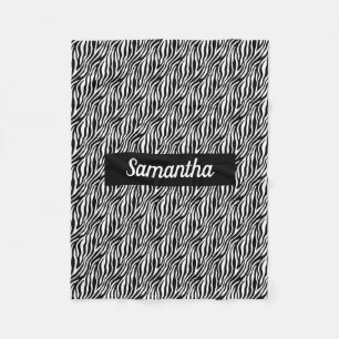 Bold Zebra Rand Black och White med Namn Fleecefilt