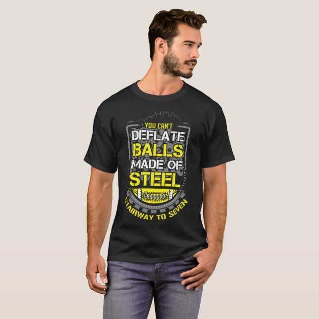 Bollar som göras av, stålsätter - trappan till sju tee shirt (Hel framsida)